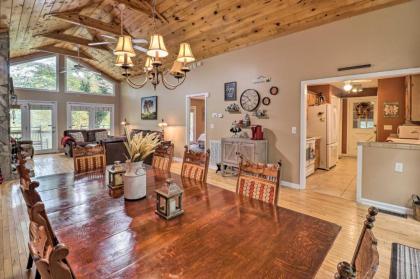 Cozy Rustic Red Cabin in Maggie Valley Club! - image 9