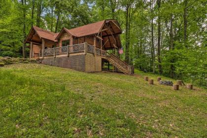 Updated Cabin Less than 10 miles to Skiing and Hiking maggie Valley