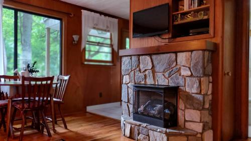 Cozy Creek Cottages - image 5