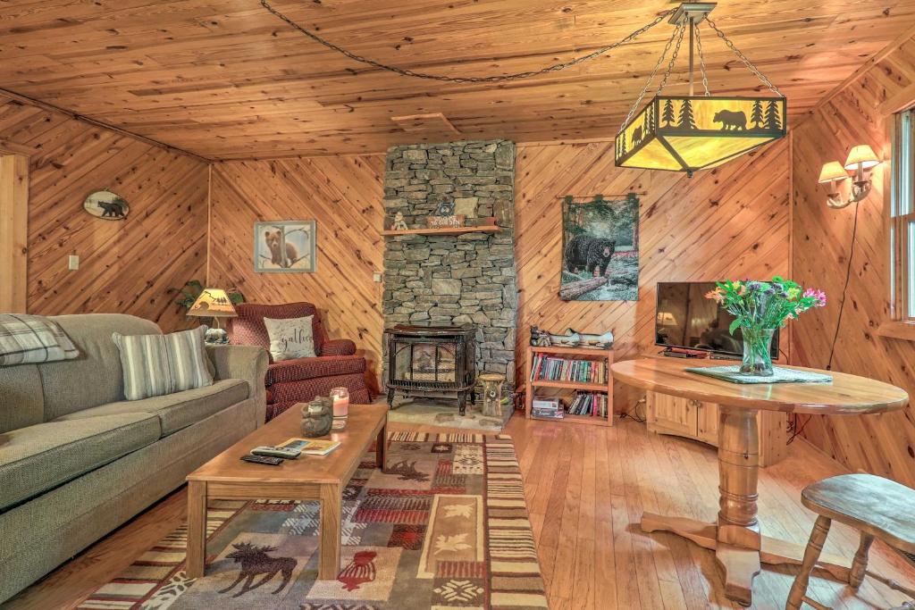 Chic Maggie Valley Cabin with Private Hot Tub! - main image