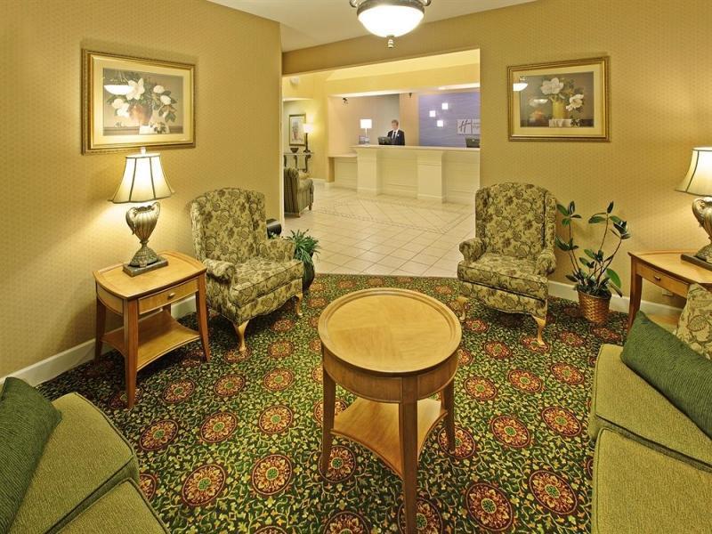 Holiday Inn Express Hotel & Suites Magnolia Lake Columbia - image 3