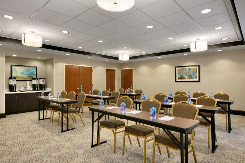 Hampton Inn & Suites Mahwah - image 6