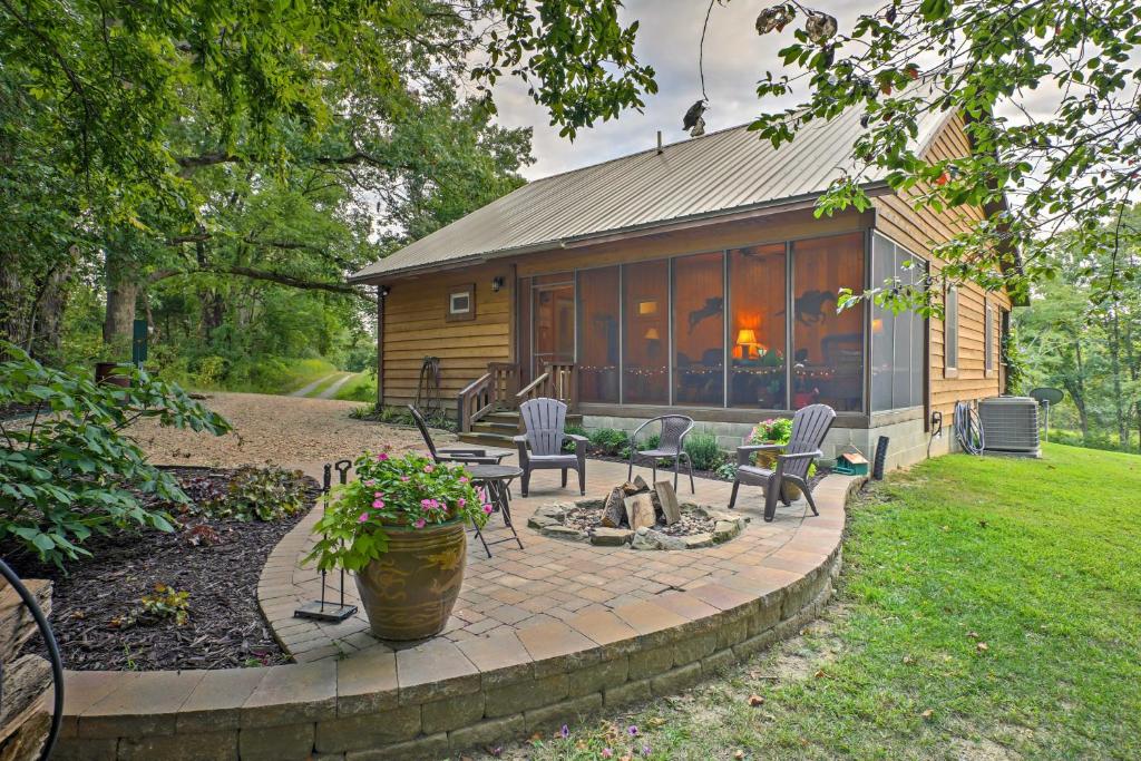 Beautiful Makanda Cabin in Shawnee National Forest - main image