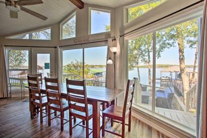 Malakoff Home with Deck andFire Pit on Cedar Creek Lake - image 15