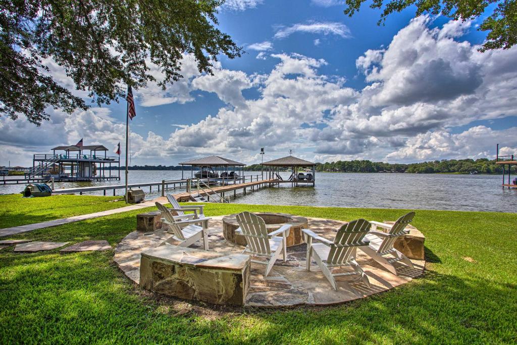 Cedar Creek Lakefront Home Game Room and Dock! - main image