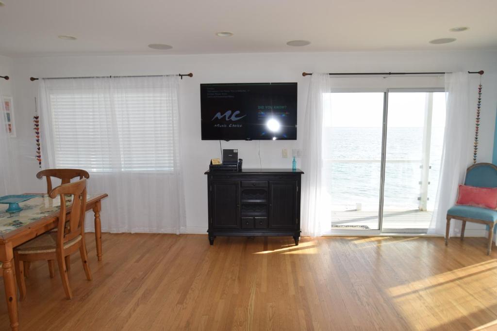 Malibu Private Beach Apartments - image 5