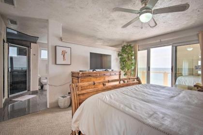 Beachfront Malibu House with 3 Decks Jacuzzi Sauna - image 14