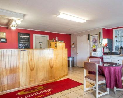 Econo Lodge Malone - image 11