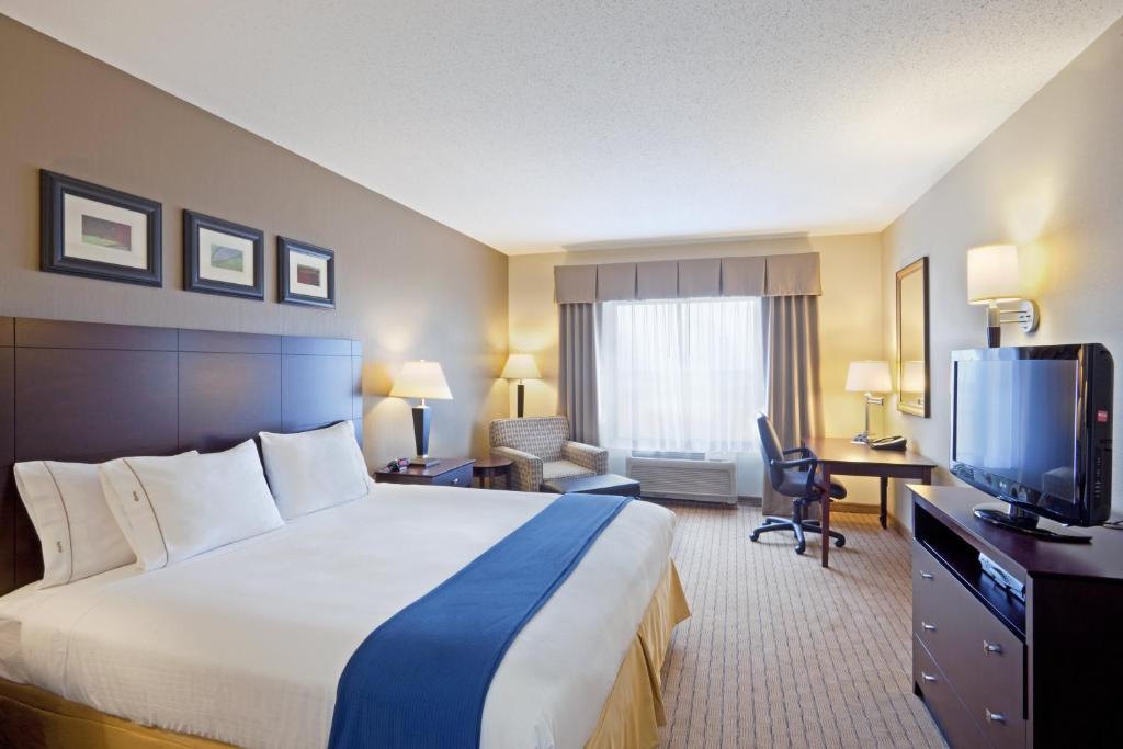 Holiday Inn Express & Suites Malone an IHG Hotel - image 4