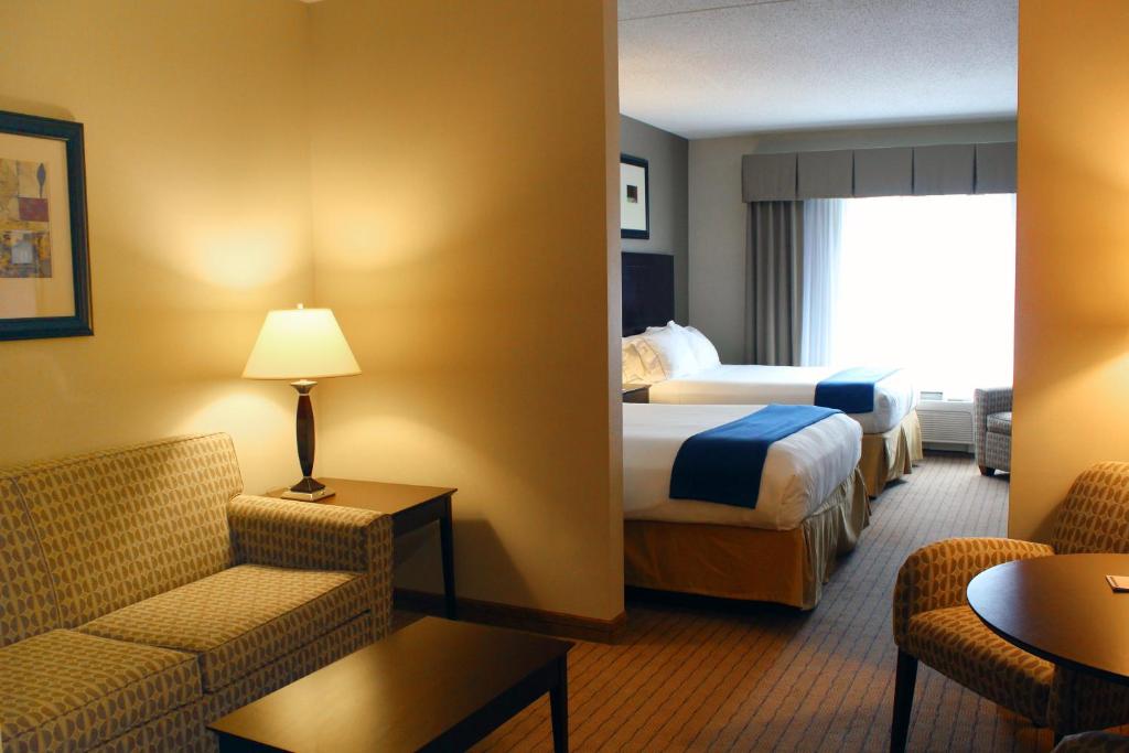 Holiday Inn Express & Suites Malone an IHG Hotel - image 6