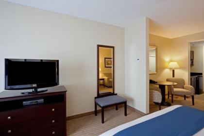 Holiday Inn Express & Suites Malone an IHG Hotel - image 9