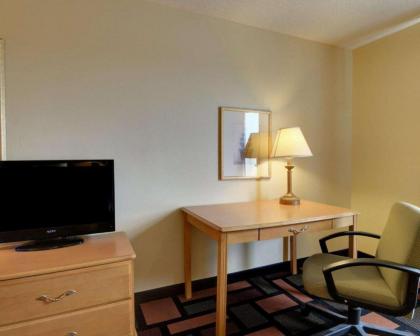 Quality Inn & Suites - image 11