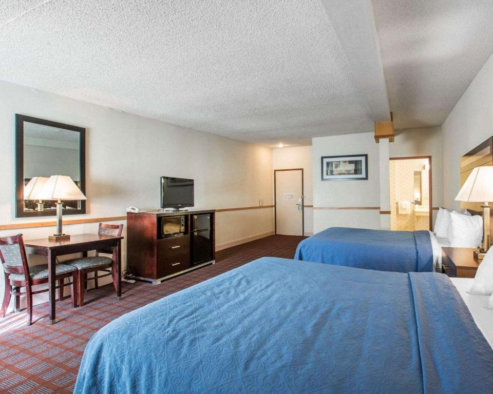 Quality Inn near Mammoth Mountain Ski Resort - image 2