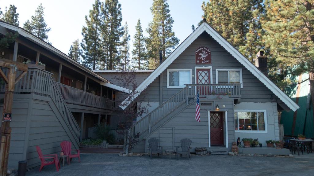 Cinnamon Bear Inn - main image