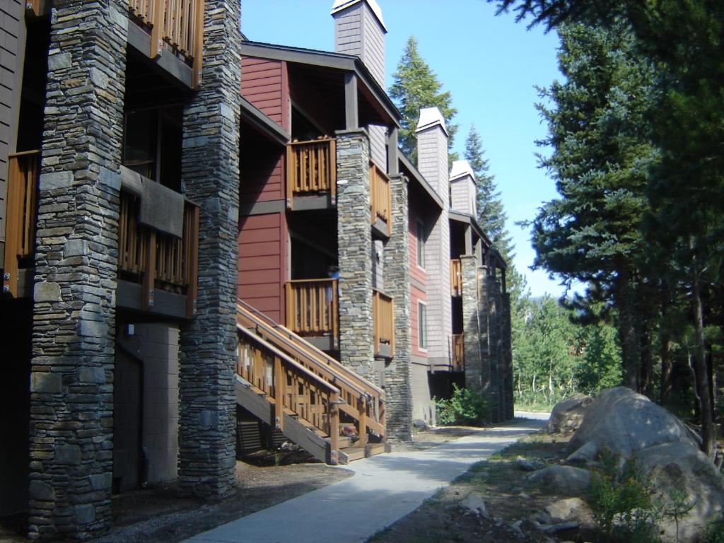 The Summit Resort 2BR/2BA Mammoth Lakes - image 2