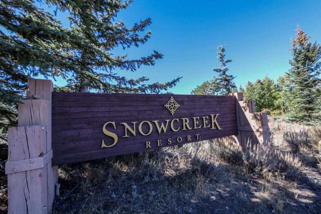 Snowcreek 880 Condo - image 3