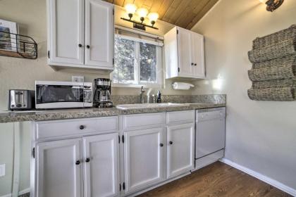 Mammoth Lakes Condo with Pool Less Than 5 Mi to Skiing! - image 9