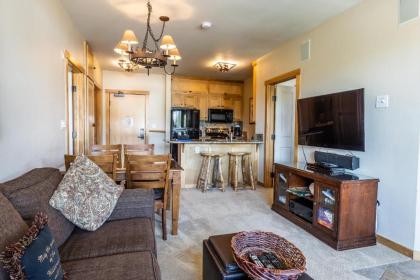 Juniper Springs Lodge #413 - Luxury Ski in Ski out! 2 Bedroom - image 11