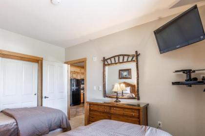 Juniper Springs Lodge #413 - Luxury Ski in Ski out! 2 Bedroom - image 16