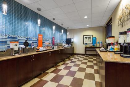 Hampton Inn Manassas - image 12