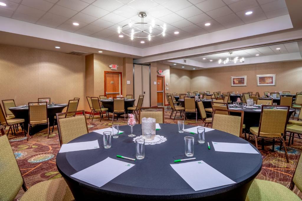 Holiday Inn Manassas - Battlefield an IHG Hotel - image 2