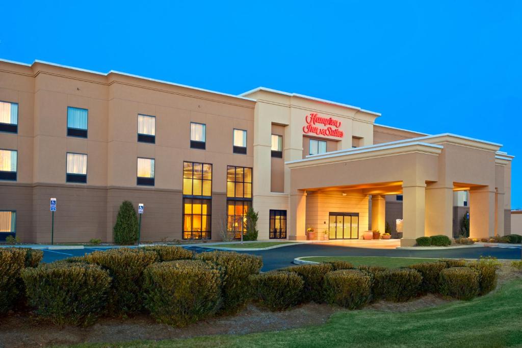 Hampton Inn & Suites Hartford-Manchester - main image