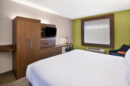 Holiday Inn Express Hotel & Suites Manchester Conference Center an IHG Hotel - image 13