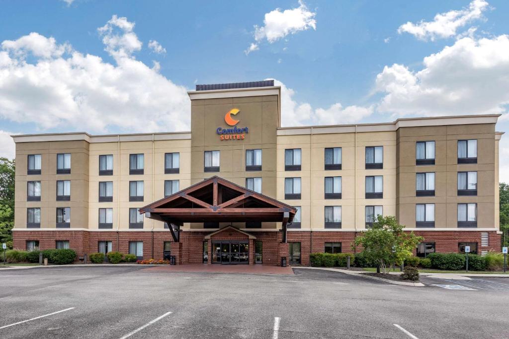 Comfort Suites Manchester - main image