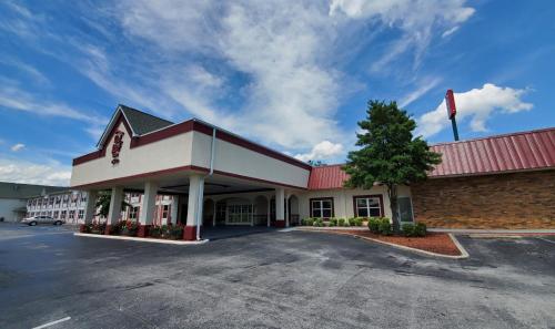 Red Roof Inn & Suites Manchester TN - image 2