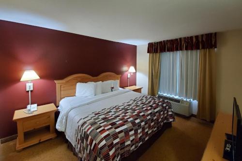 Red Roof Inn & Suites Manchester TN - image 7