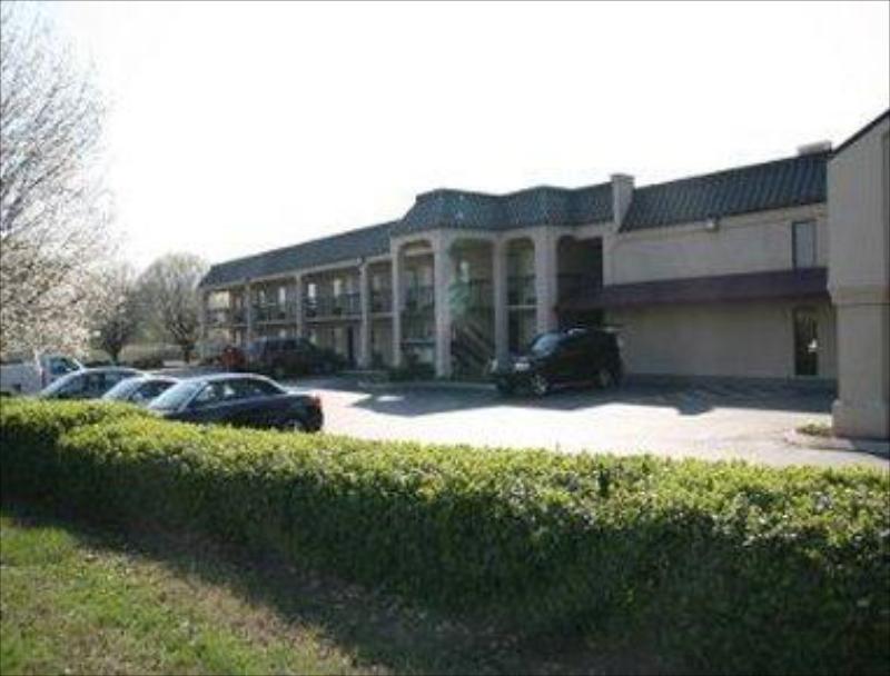 Econo Lodge Inn & Suites Manchester - main image