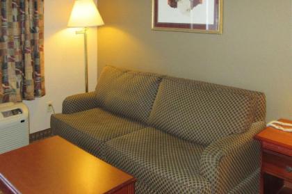 Econo Lodge Inn & Suites Manchester - image 15