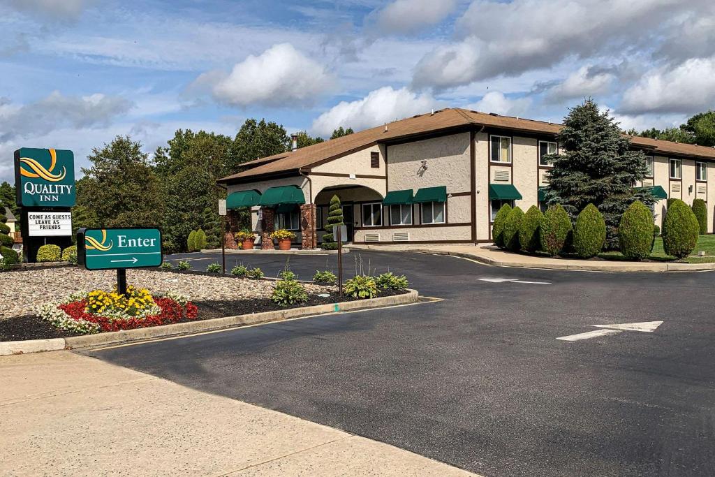 Quality Inn near Toms River Corporate Park - main image