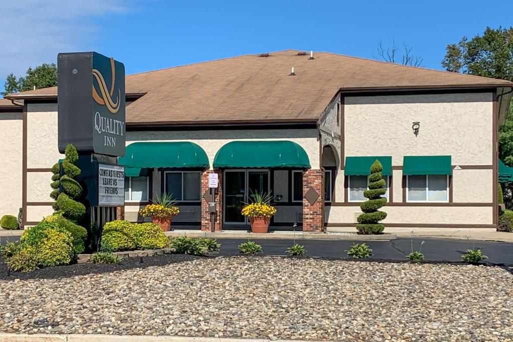 Quality Inn near Toms River Corporate Park - image 3