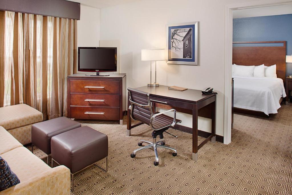 Homewood Suites by Hilton Manchester/Airport - image 4