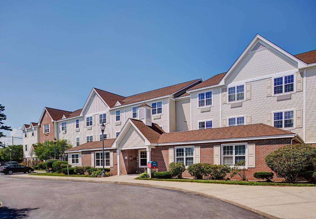 TownePlace Suites Manchester-Boston Regional Airport - main image