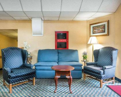 Econo Lodge Manchester - image 10