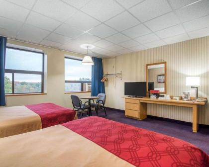 Econo Lodge Manchester - image 14