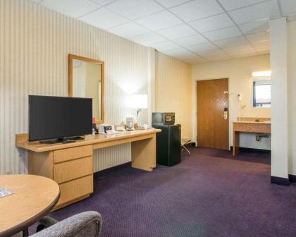 Econo Lodge Manchester - image 7