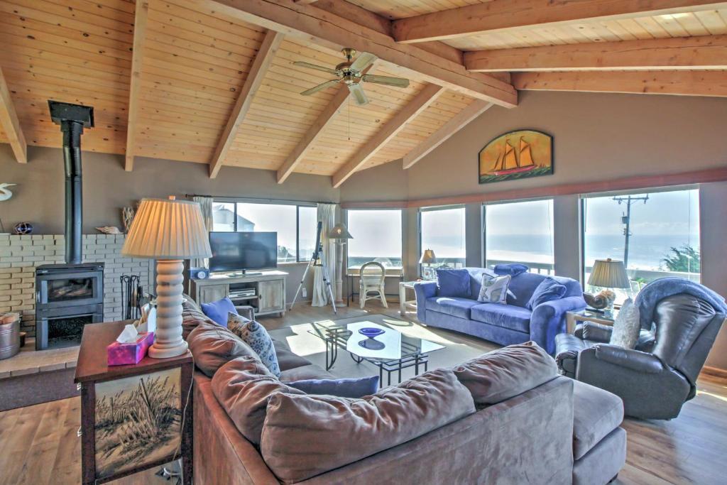 Sea Bs Irish Beach Getaway with Deck and Ocean View - image 7