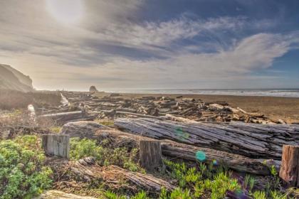 Luxe Manchester Home with Hot Tub and Partial Sea View! - image 3