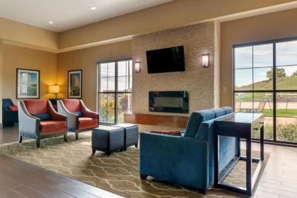 Comfort Inn & Suites Mandan - Bismarck - image 11