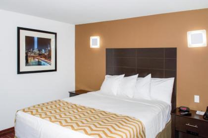 Travelodge by Wyndham Manhasset - image 3