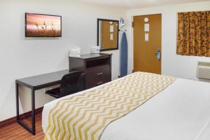 Travelodge by Wyndham Manhasset - image 5