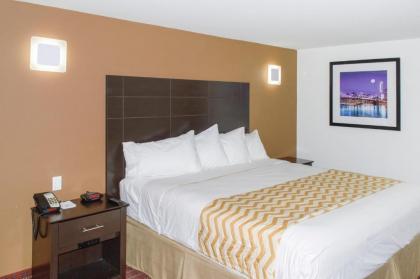 Travelodge by Wyndham Manhasset - image 6