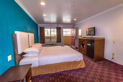 Crimson Hotel Manhattan Beach - image 9