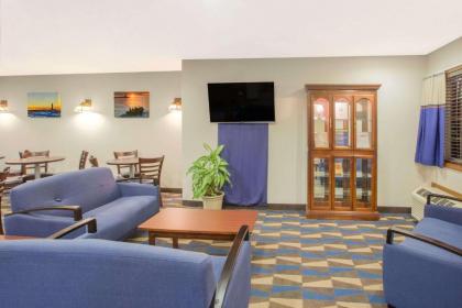 Microtel Inn and Suites Manistee - image 10