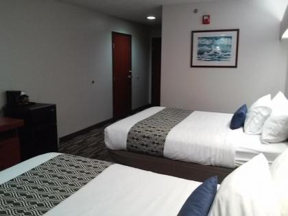 Microtel Inn and Suites Manistee - image 2