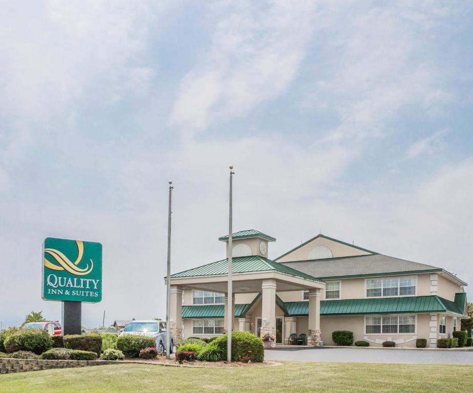 Quality Inn & Suites Manistique - main image