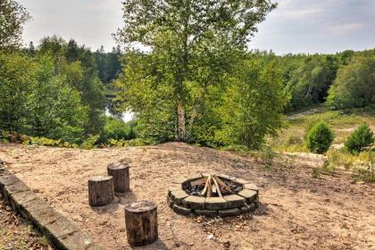 Stutts Creek Retreat - Quaint Cabin with Fire Pit! - image 11